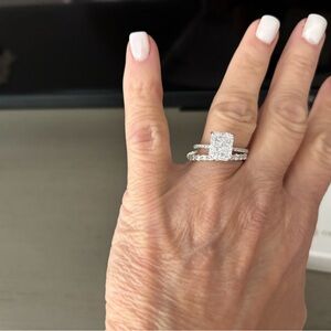 Objkts brand
Platinum size 8
Elise and aura rings